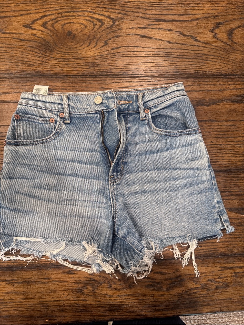 American Eagle stretch Light Wash Denim Frayed Hem Women’s Shorts size 2